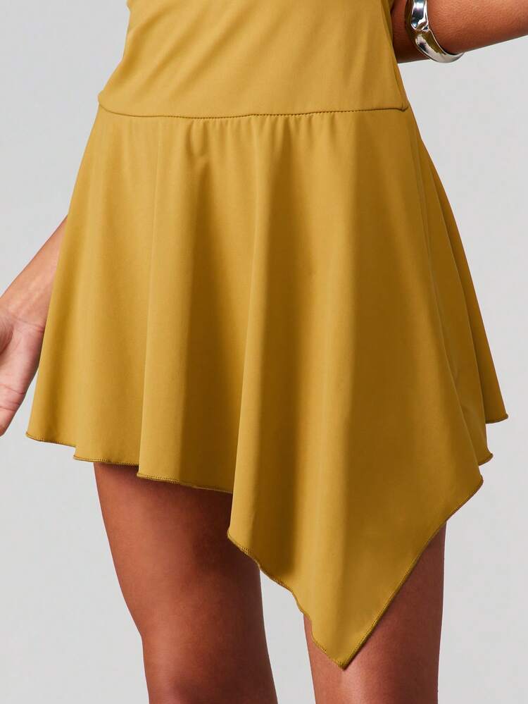 MISSGUIDED Abito mini con orlo asimmetrico, collo alto, senza maniche, aderente, a campana, adatto per feste ed occasioni serali