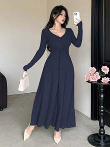 DAZY 女士优雅纯色V领扭结中长连衣裙，秋冬款 - 藏蓝色 - 查看 3