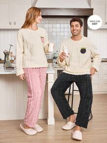 CoupledUp 男士休闲桃色刺绣提花抓绒睡衣套装，适合居家休闲和外穿 - 深灰色 - 查看 6