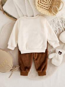 SHEIN 2pcs Baby Boy Autumn/Winter Colorblock Cute Cartoon Bear Plush Fabric Loose Top + Colorblock Loose Pants Sweatsuit Set - Brown - View 5