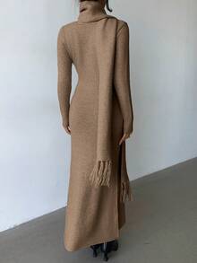 Elenzga 优雅浅杏色V领简约舒适复古风针织连衣裙配流苏围巾，适合秋冬通勤出游 - 卡其色 - 查看 2