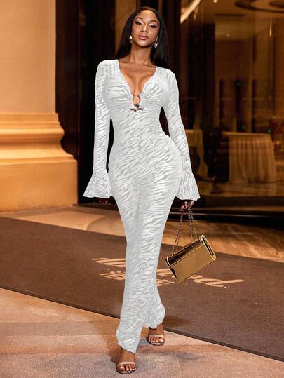 Lureya 女士时尚深 V 领金属纽扣装饰性感紧身长袖荷叶边袖口斑马纹天鹅绒连体裤，优雅派对装