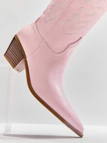 Solezae 新款女式心形刺绣纯素皮革尖头西部风格别致牛仔靴粗跟一脚蹬牛仔舞节日秋冬鞋 - 粉色 - 查看 7