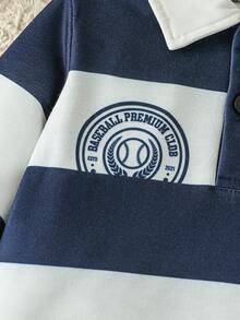 SHEIN Playful Pals 2件套男婴男女通用休闲运动学院风条纹polo衫和蓝色牛仔裤，带有徽章和数字印花，蓝白配色，适合冬季搭配外套，适合运动、上学、度假、旅行，男婴秋季服装，男婴外套，百搭婴儿套装，秋冬季24个月男婴套装，男婴休闲套装，学院风男婴服装 - 寶藍色 - 查看 3