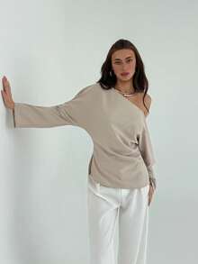 Aloruh 新款杏色百搭简约通勤不对称蝙蝠袖长袖不对称褶裥收腰修身套头衫 - 杏色 - 查看 7