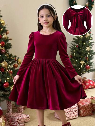 Vestido vintage elegante de veludo com mangas bufantes e laço nas costas, ideal para festas e banquetes