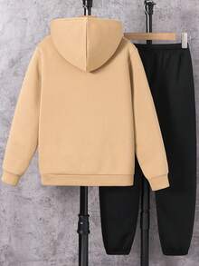 SHEIN 两件套儿童/青少年男童休闲日常舒适印花连帽卫衣和纯色运动裤套装 - 彩色 - 查看 3
