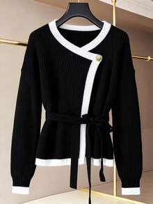 GlowEve Elegant och moderiktig stickad kofta med omlottdetaljer och nedsänkta axelband för kvinnor - Svart och Vitt - Visa 1