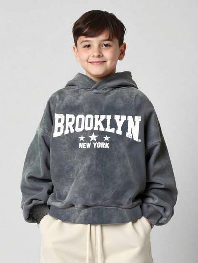 SHEIN Sudadera con capucha casual con gráfico para niños, ropa deportiva, ropa de vuelta al colegio, tops para niños, tops lindos, top básico, adecuado para la escuela, vacaciones, viajes, deportes, otoño/invierno