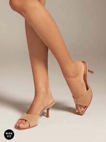 SHUZIA 女士宽楦时尚仿麂皮高跟凉鞋，圣诞节必备宽楦 - 米色 - 查看 2