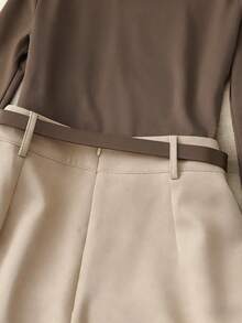 Franclia 休闲时尚通勤百搭黑色单肩褶皱长袖上衣搭配卡其色短裤/裙子（配腰带），女士两件套西装套装，春/秋 - 咖啡棕 - 查看 4