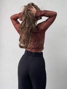 Jeta Ari Áo ren tay chuông cổ chữ V màu đen cho nữ - Rỉ Nâu - Xem 2