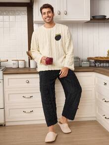 CoupledUp 男士休闲桃色刺绣提花抓绒睡衣套装，适合居家休闲和外穿 - 深灰色 - 查看 5