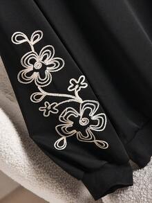 CosyJoli Plus Size Casual Long Sleeve Embroidered Snowflake Washed Loose Fit Crew Neck Pullover Sweatshirt/Winter Fall/Winter - Black - View 4