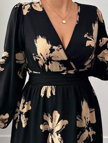 SHEIN PETITE CURVE 大码女式V领交叉长袖收腰A字优雅印花连衣裙，秋冬款 - 彩色 - 查看 3