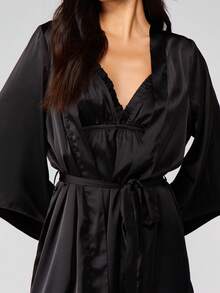 MISSGUIDED 缎面吊带睡衣套装，含配套睡袍 - 舒适放松的奢华睡衣 - 黑色 - 查看 6