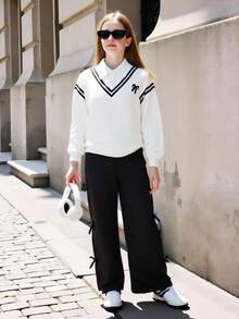 SHEIN بنطلون وبلوزة كاجوال للبنات المراهقات مع تصميم ألوان متباينة وشريطية مع زينة فيونكة، للخريف والشتاء - الأسود - مشاهدة 6