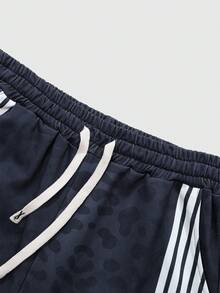 ROMWE MEN Street Life 男士豹纹印花连帽衫两件套，街头风美式休闲卫衣套装，男女皆宜秋冬款 - 深灰色 - 查看 5