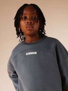 SUMWON Jungen Sweatshirt mit Markenlogo-Text-Design, bequemer Langarm-Pullover für den Urlaub - Graublau - Übersicht 4