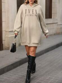 EMERY ROSE 大码女式标语刺绣落肩长袖休闲保暖内衬卫衣裙，秋冬可爱长款T恤女式卫衣韩版街头风 - 卡其色 - 查看 3