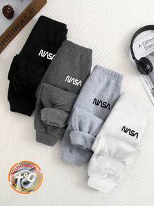 SHEIN 四件套男童休闲学院风舒适时尚简约实用百搭套装，含装饰，柔软舒适加厚裤子，适合搭配男童毛衣，儿童服装，男童校服套装，男童套装，亲子装，生日派对，适合日常生活，适合上学，适合旅行，适合运动，适合秋冬季节