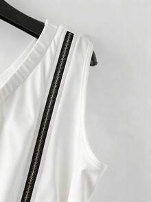 Franclia 侧腰褶皱蝴蝶结不对称领口露肩金属拉链白色街头风女式上衣，适合秋季穿着；全白秋冬女式针织弹力面料；个性十足的美式辣妹风小众上衣；欧美性感酷炫背心 - 白色 - 查看 3