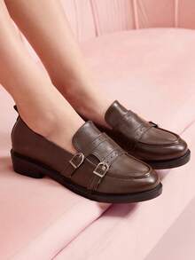 CUCCOO DOLLMOD Zapatos planos tipo mocasín con hebilla de metal decorativa para mujer - Café integral - Ver 3