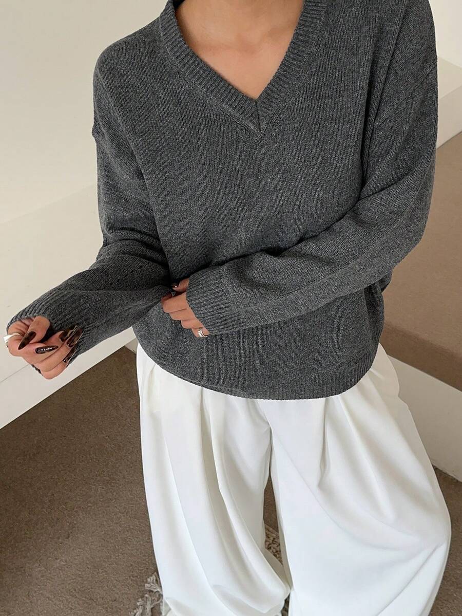 Dazy Plus 大码女式V领休闲宽松套头毛衣，通勤百搭，秋冬季 - 灰色 - 查看 1