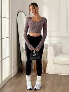 Easithlete Fashionable Sexy Leopard Print Jacquard Backless Cropped Sports T-Shirt Brown Gym Top Open Back Gym Top Open Back Tops - Brown - View 3