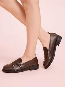 CUCCOO DOLLMOD Zapatos planos tipo mocasín con hebilla de metal decorativa para mujer - Café integral - Ver 5