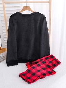 Bộ đồ ngủ gồm 2 chiếc áo dài tay họa tiết kẻ caro thường ngày và quần dài cho bé trai tuổi teen - màu đen - Xem 2