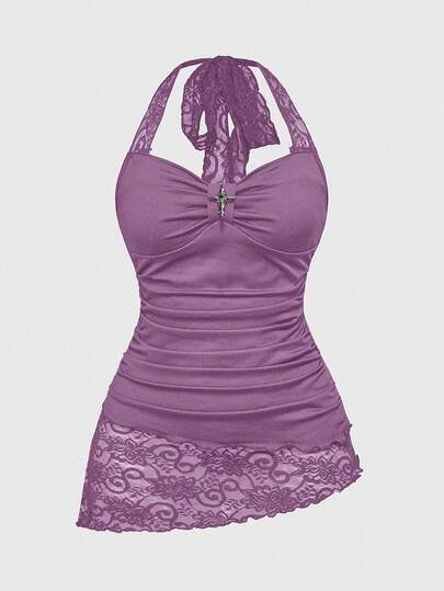 Top de mujer con cuello halter, cintura con lazo, bajo asimétrico con encaje y parches de punto