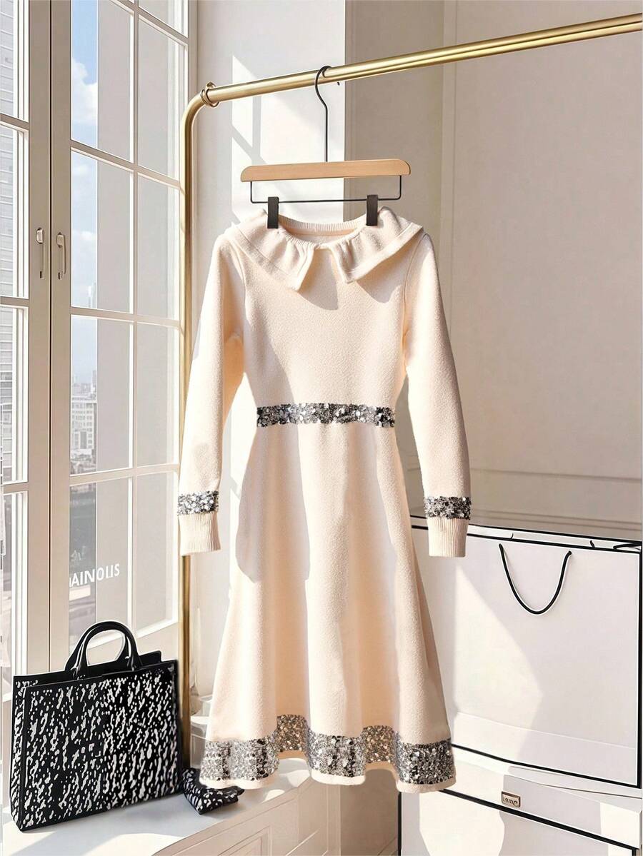 GlowEve Vestido longo de malha evasê com gola, mangas compridas e cintura marcada, elegante e com aplicações de lantejoulas. Versátil para diversas ocasiões. - Bege - Ver 1