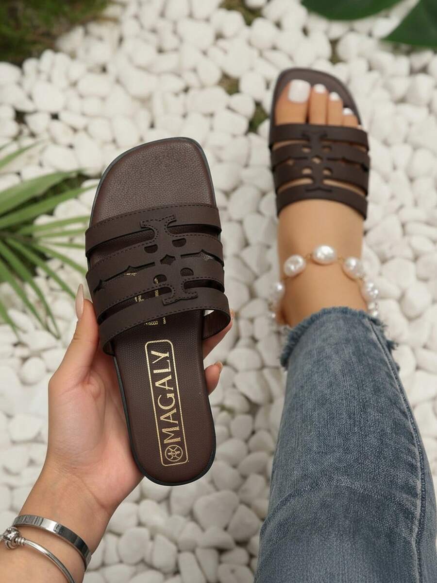 Sandalias planas de mujer con diseño hueco, punta cuadrada, estilo casual, ideales para vacaciones en la playa. - Marrón Chocolate - Ver 1