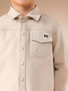 Áo sơ mi dài tay cổ bẻ SUMWON dành cho bé trai, có cúc cài và nhãn ngực, thích hợp mặc đi học hoặc đi nghỉ mát. - Màu Khaki - Xem 6