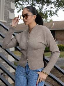 Melissa Matos 短款修身前扣纯色长袖简约休闲针织开衫、毛衣、短款女式毛衣、女式毛衣、针织毛衣、冬季女装、秋季女装、FW24 - 駝色 - 查看 3