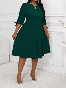 SHEIN Lady 春夏秋冬优雅派对通勤婚礼情人节鸡尾酒会办公室绿色针织圆领喇叭羊腿袖蝴蝶结中长七分袖大码连衣裙新年装优雅女士连衣裙新年连衣裙新年女装新年服装圣诞派对连衣裙圣诞女装圣诞女装圣诞连衣裙 - 墨綠色 - 查看 5