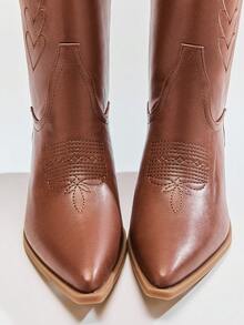 Solezae 新款女式心形刺绣纯素皮革尖头西部风格别致牛仔靴粗跟一脚蹬牛仔舞节日秋冬鞋 - 棕色 - 查看 7