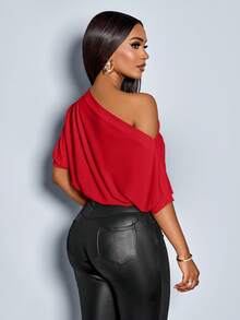 SOLERSUN Camiseta de mujer con cuello asimétrico y hombros fruncidos - Rojo - Ver 2