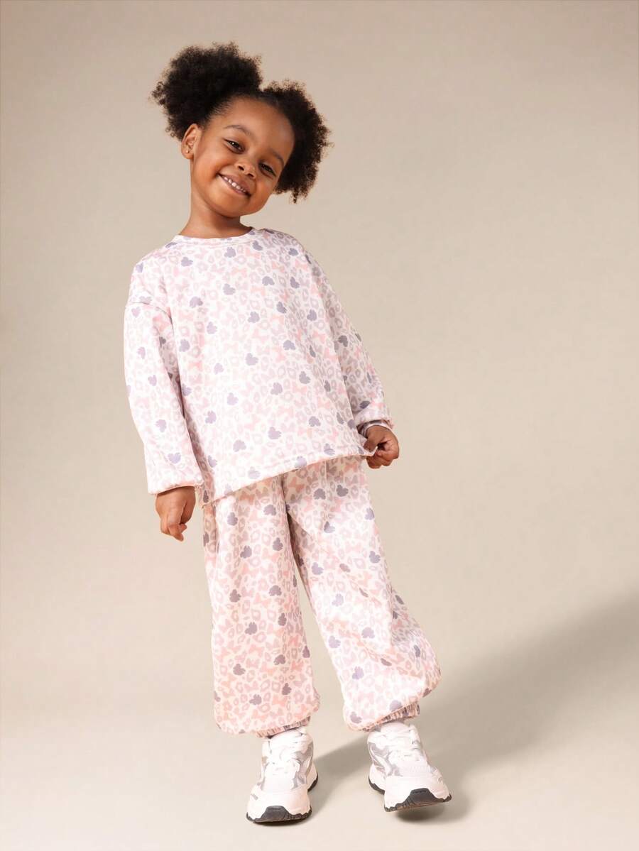 SUMWON Conjunto de sudadera y pantalones a juego para niñas con estampado de lazo y corazón, ropa casual de invierno coordinada de dos piezas - Multicolor - Ver 1
