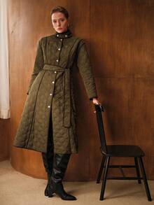 MOTF PREMIUM 女士高领撞色滚边系带长款绗缝冬装外套 - 軍綠色 - 查看 6