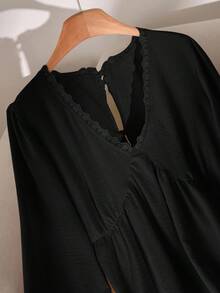 CosyJoli 大码纯色V领蕾丝拼接休闲长袖衬衫 - 黑色 - 查看 4