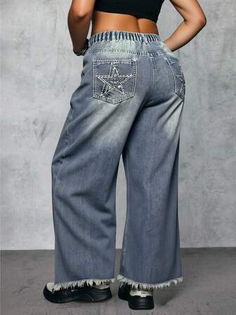 Goth Jeans droits amples en denim bleu vintage lavé avec décoration brodée d'étoiles pour femmes grandes tailles, pantalon en jean pour femmes grandes tailles pour l'automne/hiver