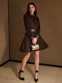 MOTF PREMIUM 纯色高领灯笼袖褶裥搭扣腰带短连衣裙