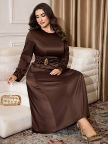 Modelyn Váy dài tay màu sô cô la thanh lịch, thắt eo, trang trí kim loại, thiết kế xếp ly cỡ lớn - màu nâu - Xem 7