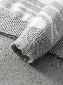 Manfinity EMRG Áo len nam dài tay cổ tròn dáng rộng, phong cách thường ngày, thích hợp mặc mùa thu/đông, áo len nam tay dài in họa tiết, áo len in hình phóng đại. - Màu Xám nhạt - Xem 4