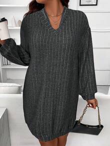 SHEIN LUNE Đầm nỉ dài đến đầu gối, cổ chữ V, tay dài, viền cổ tay và gấu áo mềm mại, cỡ lớn, thanh lịch cho các buổi đi chơi, tụ tập và mặc ở nhà thoải mái - Màu xám đen - Xem 1