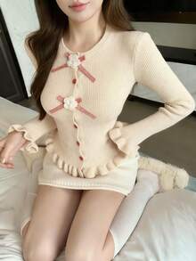 DAZY 女士秋冬时尚荷叶边装饰、心形纽扣装饰、修身格子毛衣上衣、蝴蝶结、3D立体花朵装饰 - 米色 - 查看 4