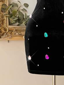 Lovelzi 优雅奢华黑色天鹅绒手工珠宝装饰船领修身短款派对连衣裙 - 黑色 - 查看 5