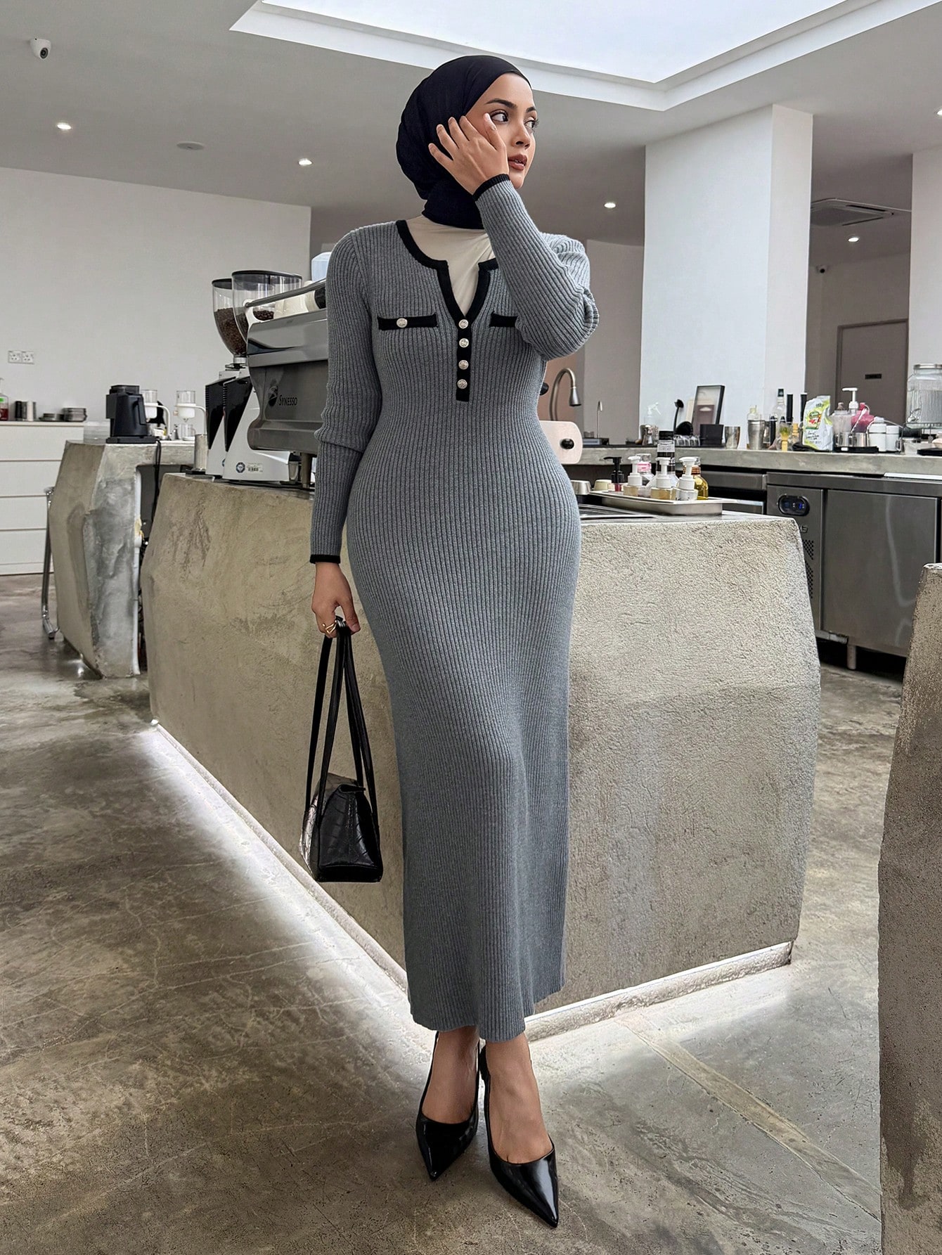 Neckline